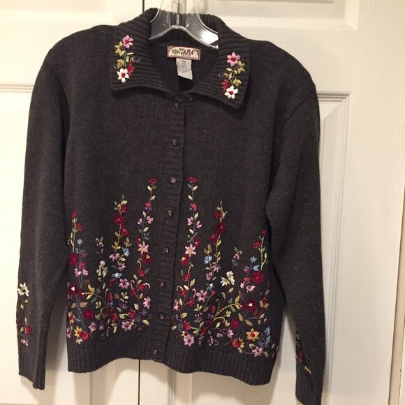 Vintage Tiara International Embroidered Floral Cardigan PM Grannycore PETITE MED - Picture 1 of 5